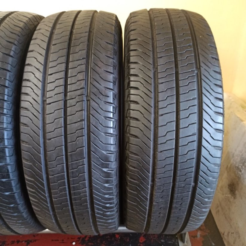 Continental 215/60 R17C 109/107T 104H 6,5mm+ (Bazarové)