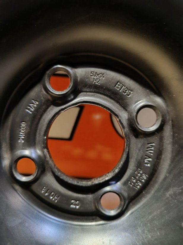 Pěkná sada na Citigo 4x100, zimní pneu 165/70 R14