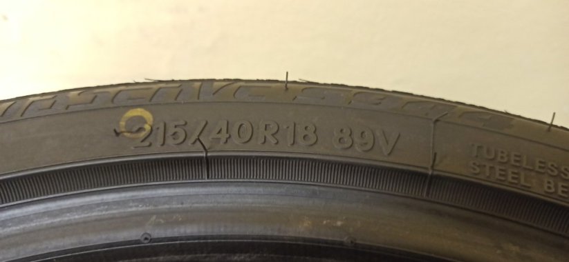 Toyo Observe S944 215/40 R18 89V 7 mm (Použité)