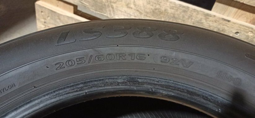 Landsail 205/60 R16 92V 4mm (Bazarové)