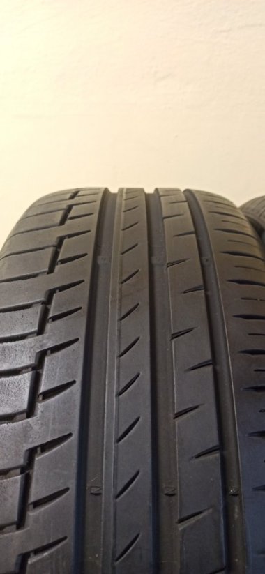 Continental 235/45 R19 99V 1x7mm 1x6mm (Bazarové)