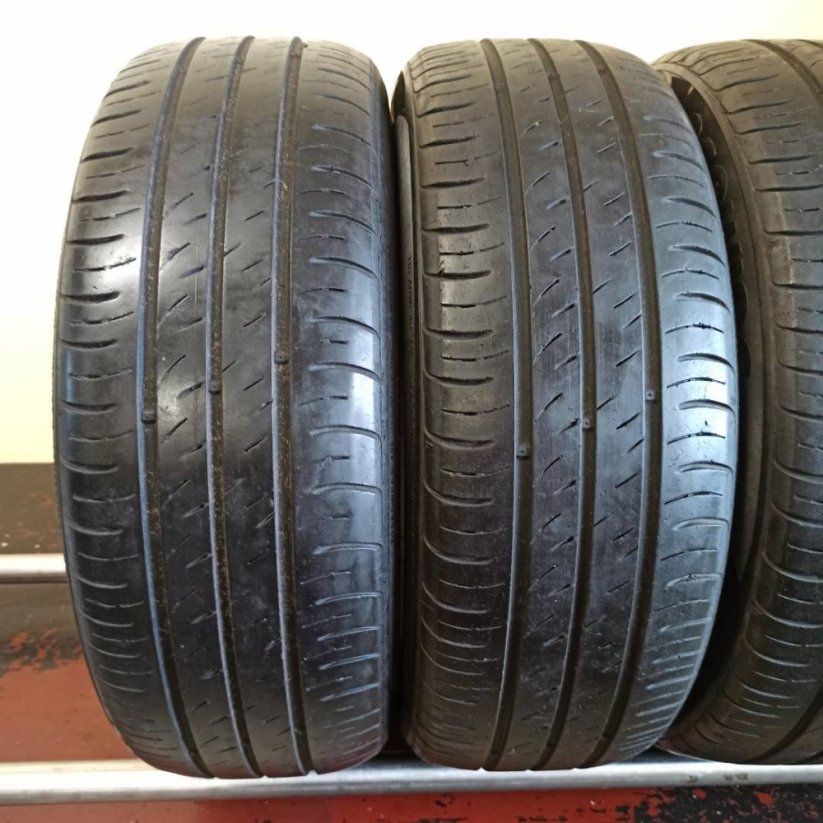 Kumho 185/60 R15 84H 2x4-4,5mm; 2x3,5-4mm (Bazarové)