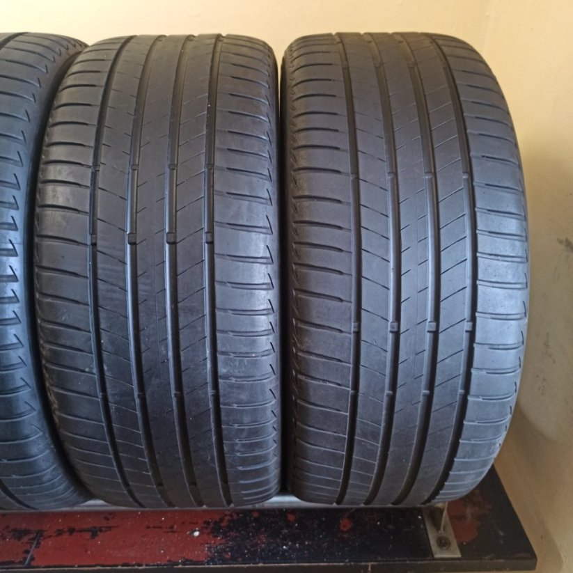 Bridgestone 245/40 R19 94W 2x 4-5mm a 2x 3,5-4,5mm (Bazarové)