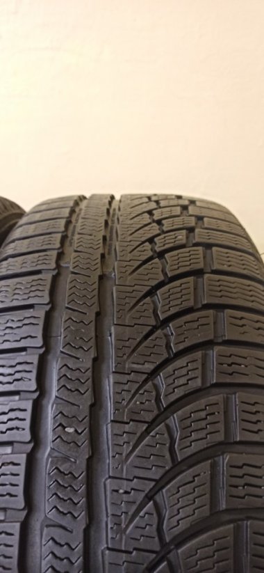 Nokian WR A4 XL 225/55 R17 101V 5,5 - 6,5 mm (Bazarové)