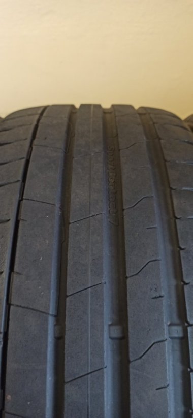 Continental 245/45R19 102Y 2x 5,5-5mm, 2x3-4mm (Bazarové)