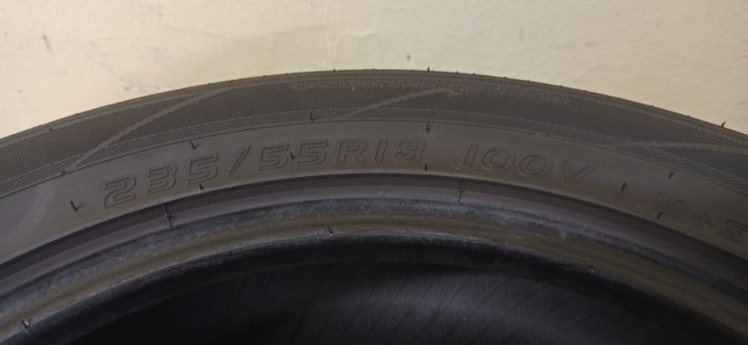 Goodride 235/55 R18 100V 1x6,5mm 1x5,5mm (Bazarové)
