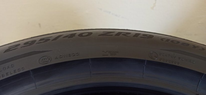 Pirelli 295/40 R19 108Y 5,5mm (Bazarové)