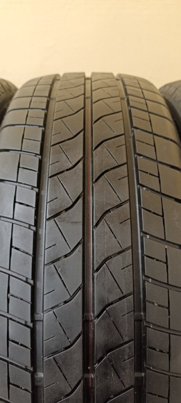 Bridgestone Duravis 215/65 R16C 106/104T 5 - 6,5mm (Použité)