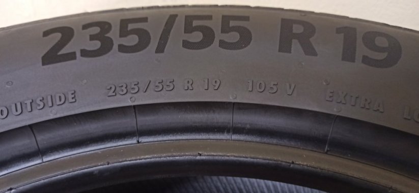 Continental 235/55 R19 105V 1x4,5mm a 1x5mm (Použité)