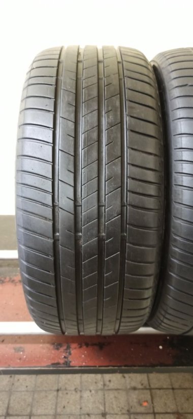 Lassa Revola Nextgen 245/45 R18 100Y 5,5 mm (Bazarové)