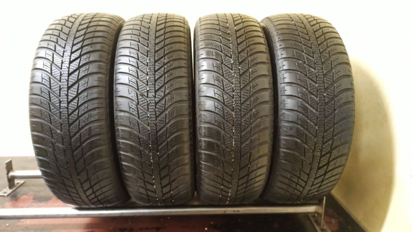 Nexen N blue 4 Seaosn WH17 215/60 R16 95H 4,5-5mm (Bazarové)