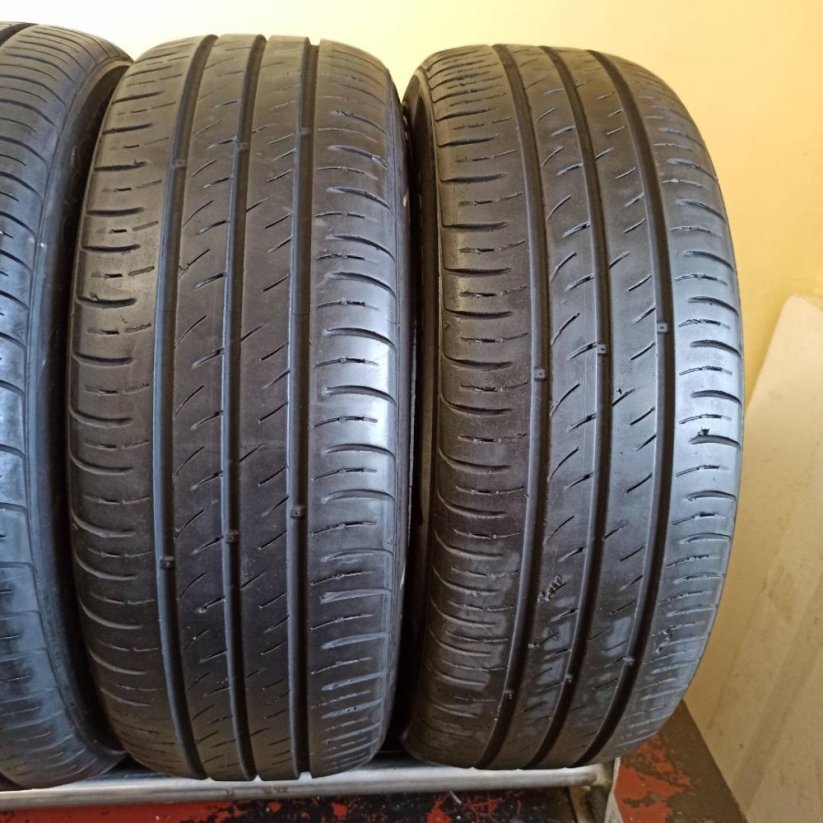 Kumho 185/60 R15 84H 2x6,5mm; 2x4,5-5mm (Bazarové)