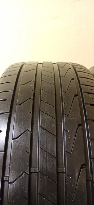 Hankook 245/45 R18 96W 5,5-6mm (Použité)