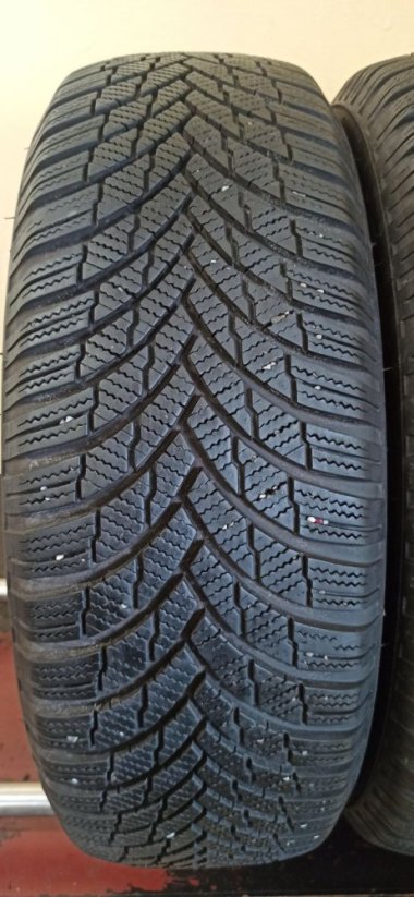 Firestone WINTERHAWK 4 215/65 R16 98H 7,5mm (Bazarové)