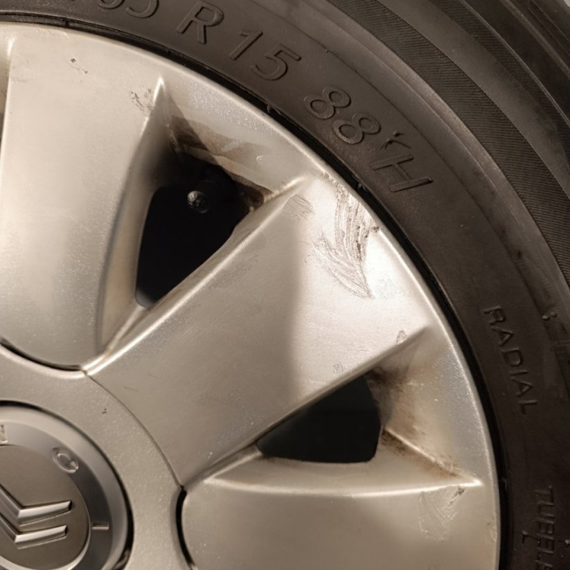 ALU kola Citroen C5, Berlingo, Xsara letní pneu 15