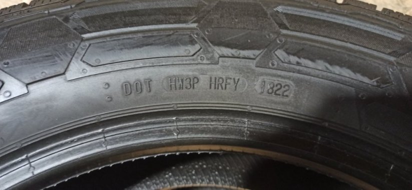 Continental 215/60 R17C 109/107T 4,5-5mm (Bazarové)