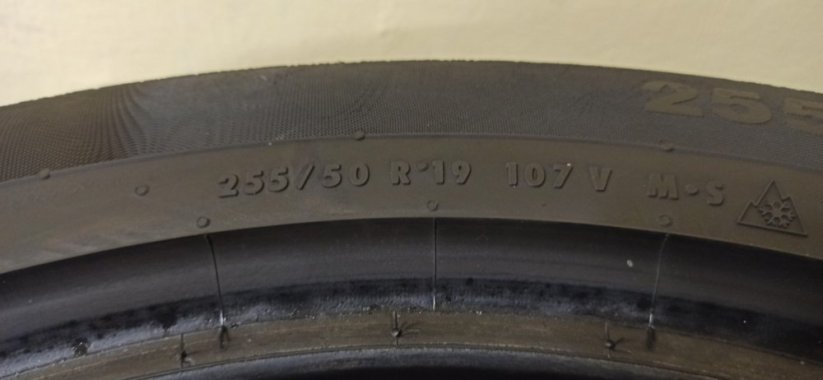 Continental Conti WinterContact 255/50 R19 5-5,5mm (Použité)