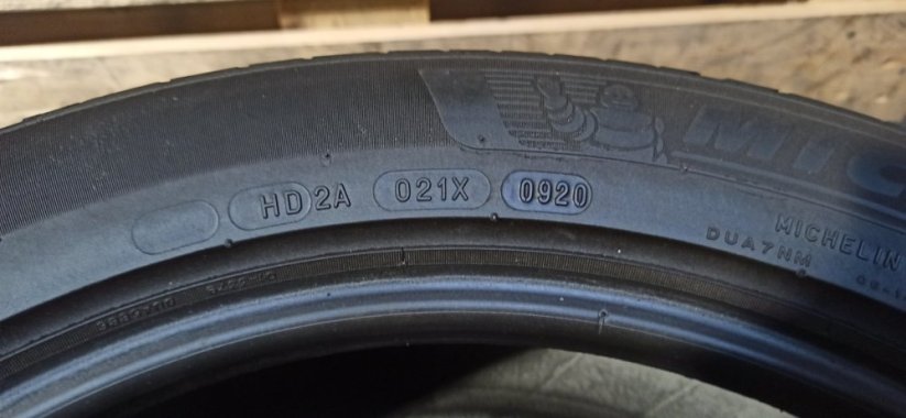 Michelin 205/55 R17 91V 2x5mm 2x4mm (Použité)