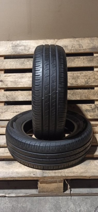 Kumho 195/65 R15 91H 1x4,5-5mm 1x4-4,5mm (Použité)