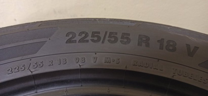 Continental Conti Cross 225/55 R18 98V 4 - 5 mm (Použité)