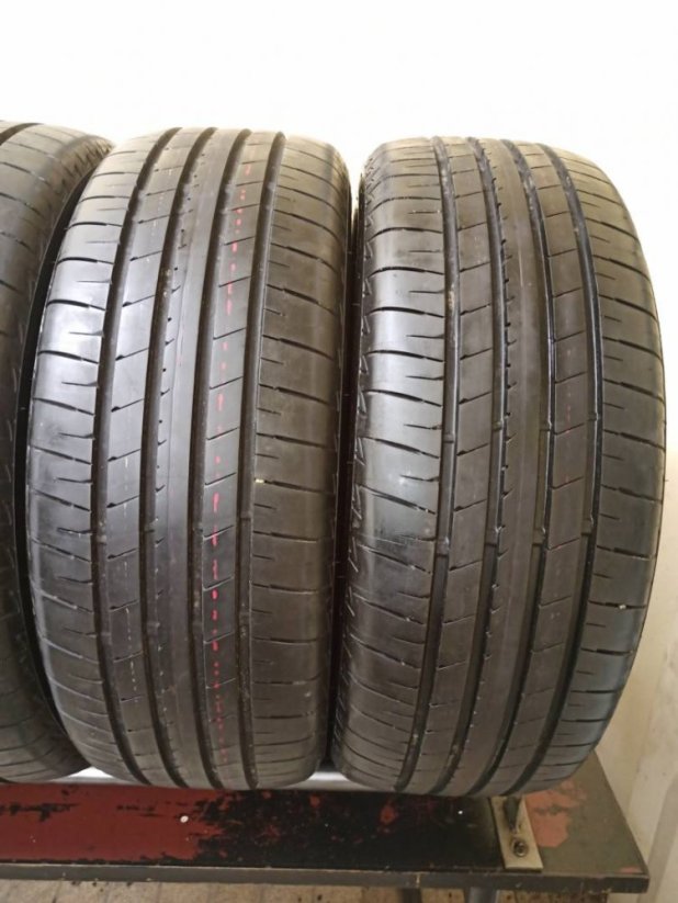 Bridgestone 215/55 R18 95H 6,5-7mm (Bazarové)