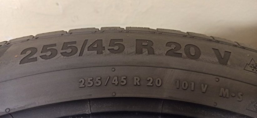 Continental 255/45 R20 101V 3,5 - 4,5 mm (Bazarové)