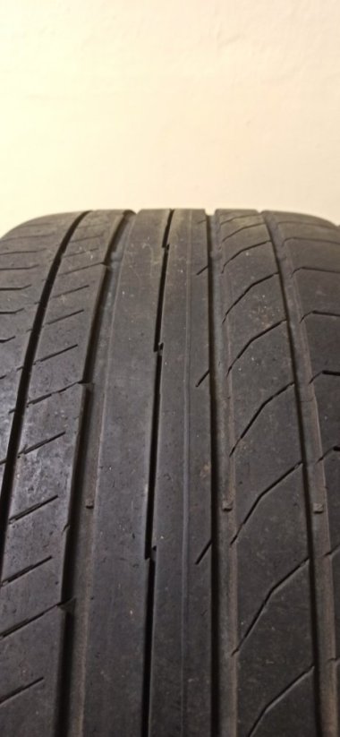 Continental 255/35 R19 96Y 4,5-5mm (Použité)