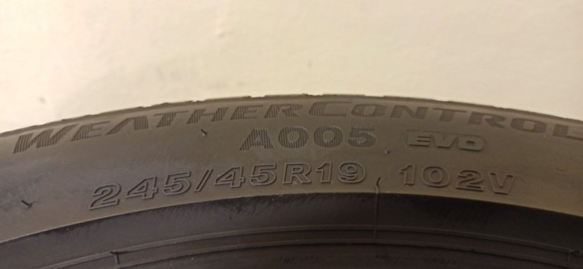 Bridgestone WeatherControl 245/45 R19 102V 5,5-6mm (Bazarové)