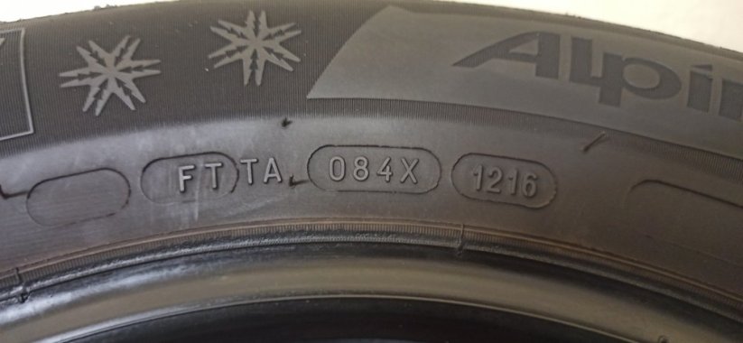 Michelin 195/65 R15 91H 2x5-6mm 2x4,5-5mm (Bazarové)