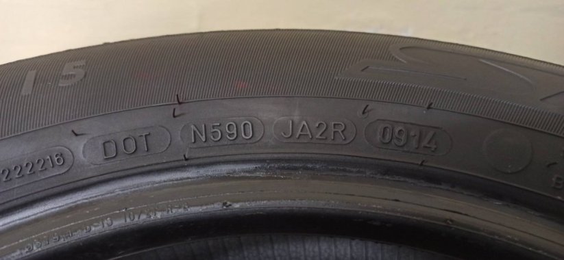 Dunlop 185/60 R15 84H 1x6mm; 2x5mm; 1x4mm (Použité)