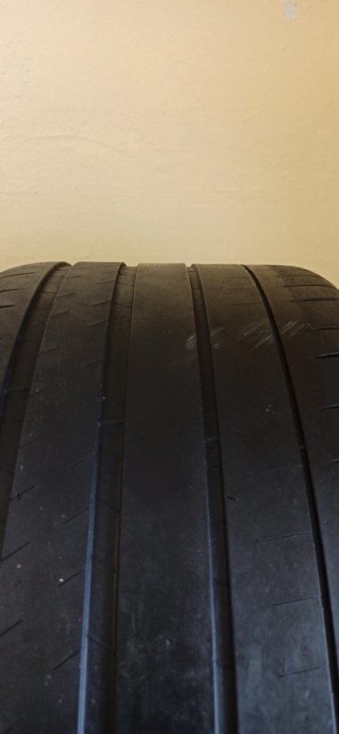 Michelin Pilot Sport 4 S 325/35 R22 114Y 3 - 4 mm (Bazarové)