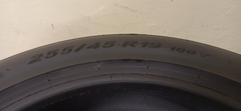 Pirelli 255/45 R19 100Y 5,5-6,5mm (Bazarové)