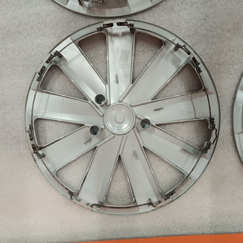 Poklice Volkswagen Passat, Golf, Touran 16" (použité)