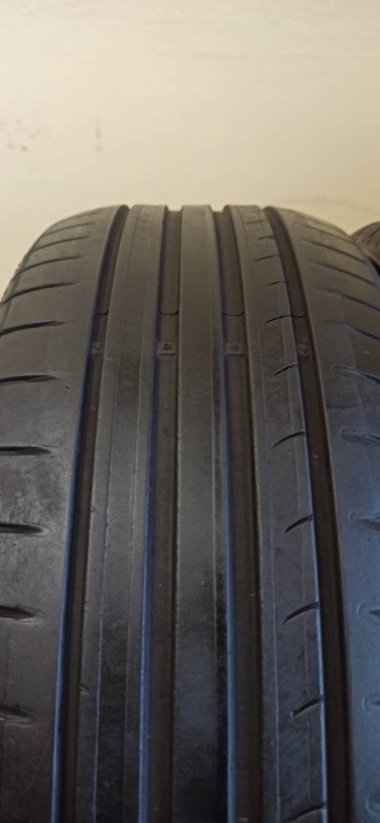 Dunlop 205/55 R17 95Y 2x5,5mm; 2x3,5-4,5mm (Bazarové)