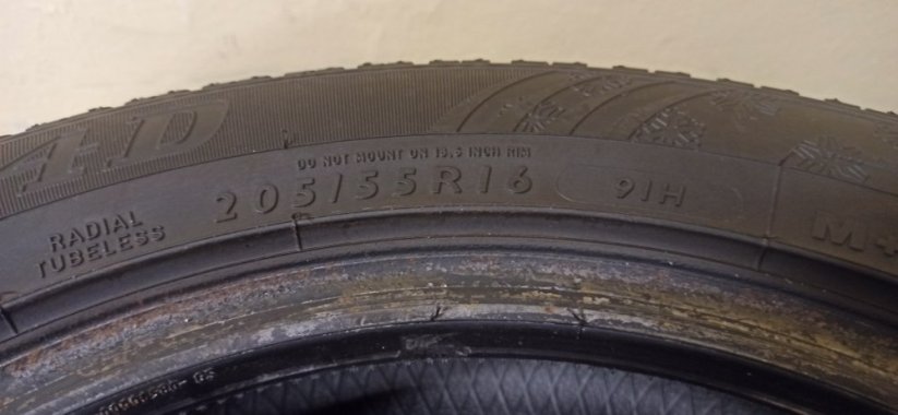 Dunlop SP Winter Sport 4D 205/55 R16 91H 3,5-4,5mm (Použité)