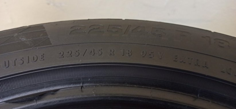 Continental 225/45 R18 95Y 3-3,5mm (Použité)