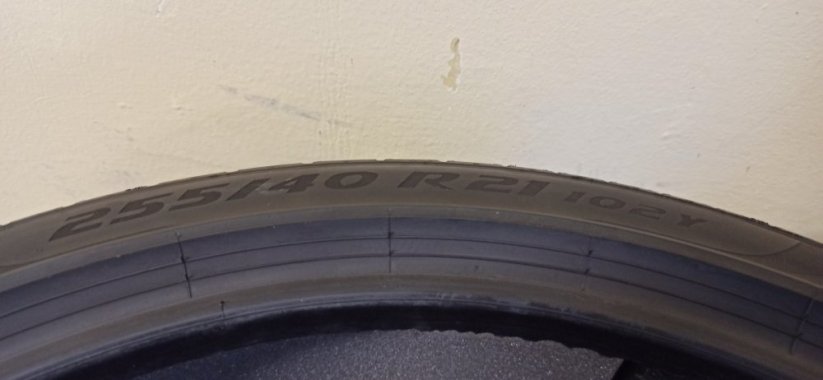Pirelli P Zero 255/40 R21 102Y 3,5-4mm (Použité)