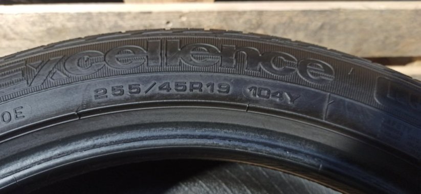 Goodyear 255/45 R19 104Y 5-6mm (Bazarové)