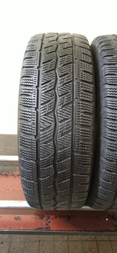 Hankook WinterIcept 205/65 R16c 107/105T 5,5-6,5mm (Použité)