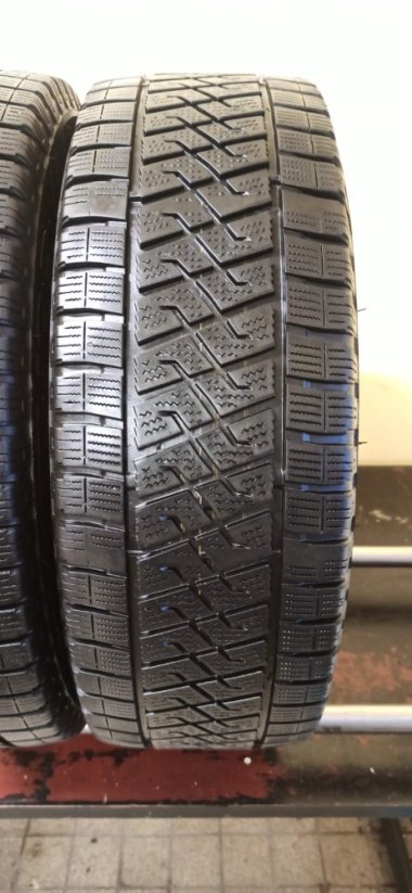 Lassa 235/65 R16C 115/113R 5-6mm (Bazarové)