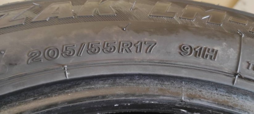 Zimní pneu BRIDGESTONE 205/55/17 5-6mm (22110507) (Použité)