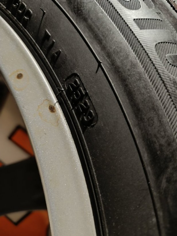 Kompletní kola Mercedes GLC 8x18'' ET38 zimní pneu