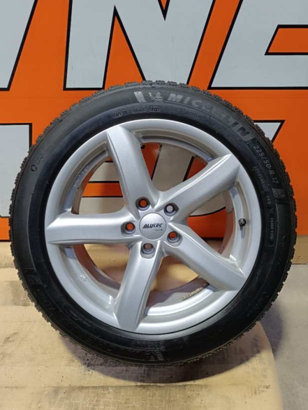 Alutec, 7,5x17'', 5x112, ET28 zimní pneu 225/50R17