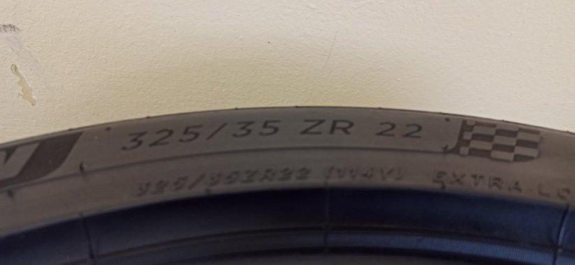 Michelin Pilot Sport 4 S 325/35 R22 114Y 3 - 4 mm (Bazarové)