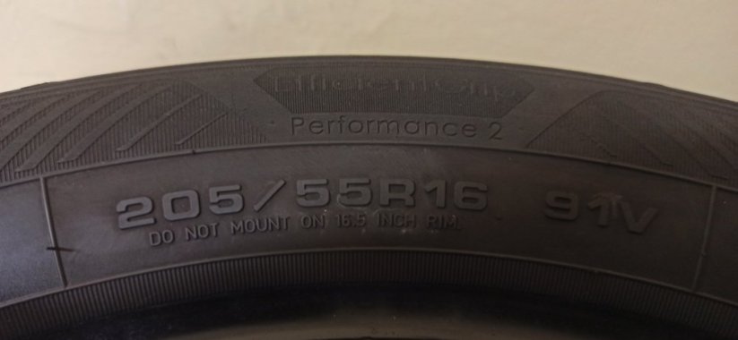 Goodyear Efficient Grip 205/55 R16 91V 4,5 - 5 mm (Bazarové)