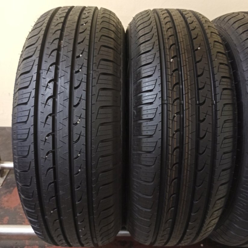 Goodyear Efficient Grip SUV 215/65 R16 98V 8 mm (Bazarové)