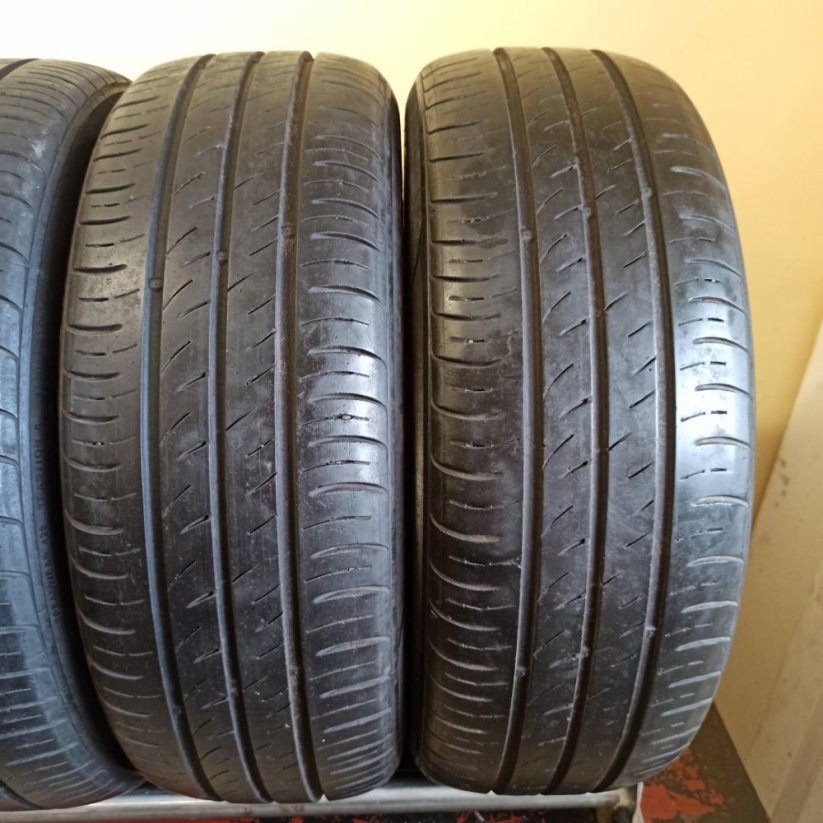 Kumho 185/60 R15 84H 2x4-4,5mm; 2x3,5-4mm (Bazarové)