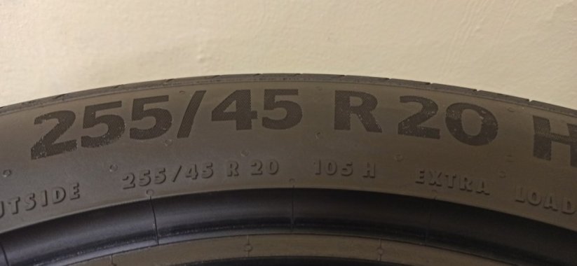 Continental PremiumContact 255/45 R20 105H 3-4 mm (Bazarové)
