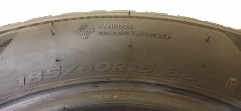 Hankook 185/60 R15 88T 6 - 6,5 mm (Bazarové)