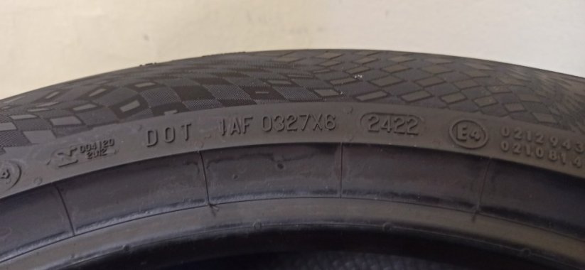 Continental 245/45 R19 102Y 2x 4,5-5mm a 2x 3-4mm (Bazarové)